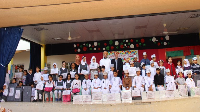 تكريم الطلاب الأوائل لطلبة المدرسة للعام الدراسي 2018/2019